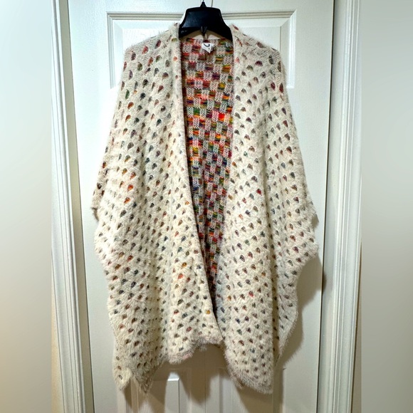 Anthropologie Akemi + Kin White Aurora Eyelash Wrap Kimono Open cardigan O/S - Picture 1 of 7
